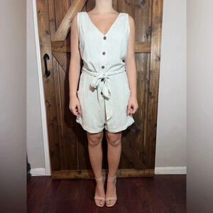 Women’s Linen Blend Romper V-Neck Front & Back w/Pockets & Waist Tie Sz Large.